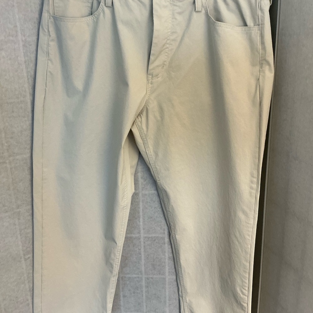 Vineyard Vines Men's Light Khaki On-The-Go Pants